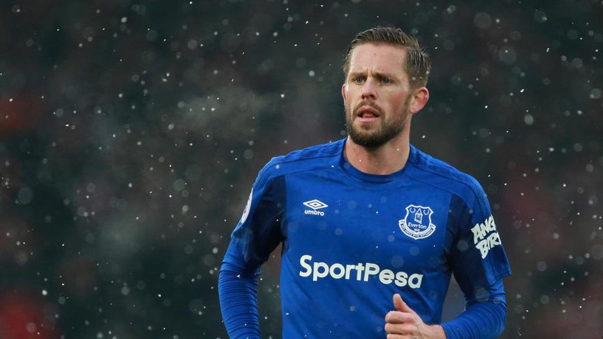 青春风暴对决传世经典，19岁小将独斗巴萨哈白布，十年后再忆足坛不朽之夜